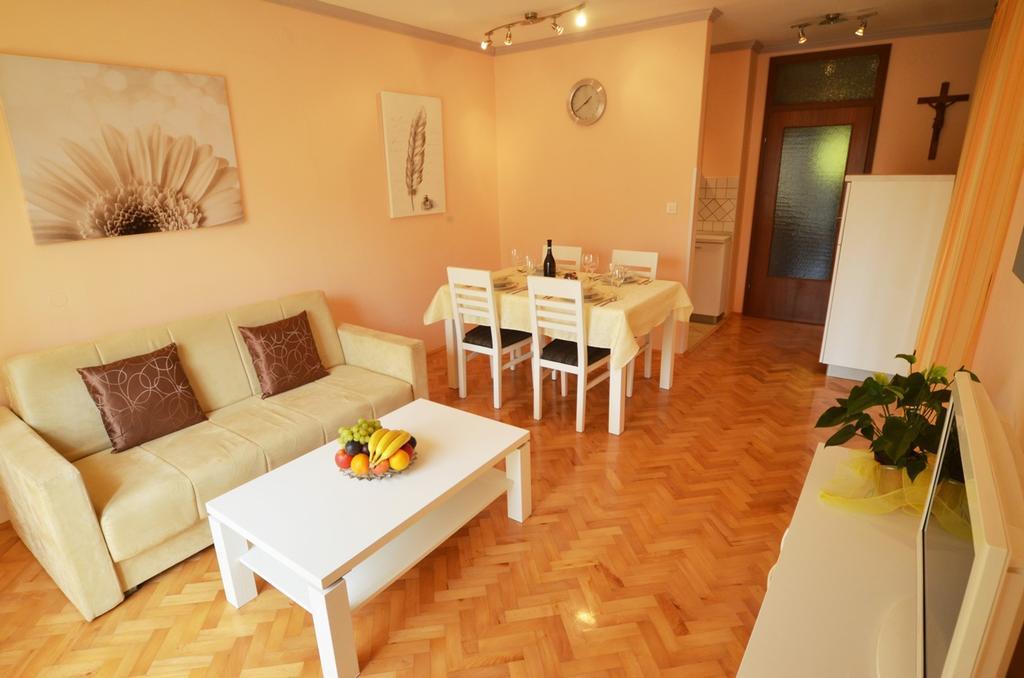 Apartments Benussi 1045 โรวีน ภายนอก รูปภาพ